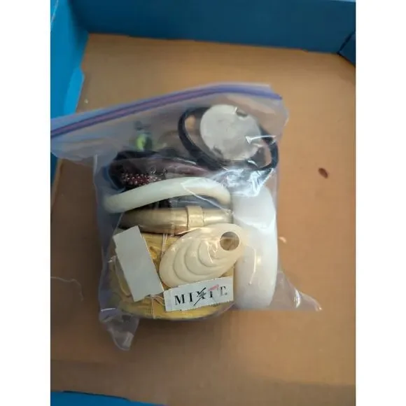 Mixed Lot – Earrings & Bracelets Assorted Styles, Shipped As Shown - Picture 6 of 7